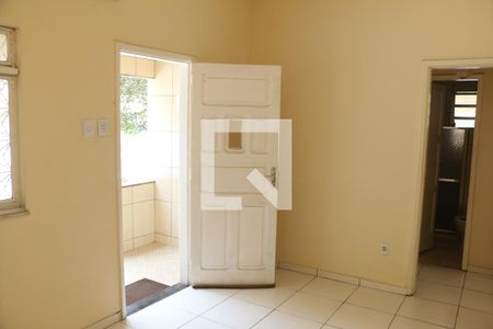 Sala de casa para alugar com 2 quartos, 100m² em Cerâmica, Nova Iguaçu