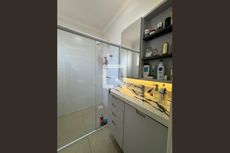 Banheiro de casa de condomínio à venda com 3 quartos, 124m² em Igara, Canoas