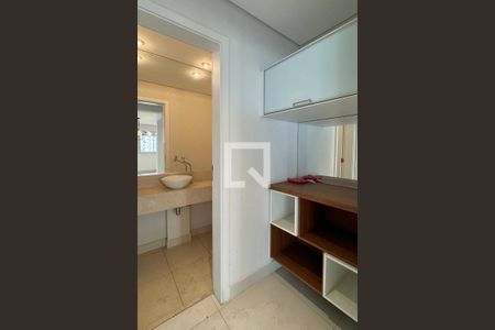 Lavabo de apartamento à venda com 3 quartos, 212m² em Alphaville, Barueri