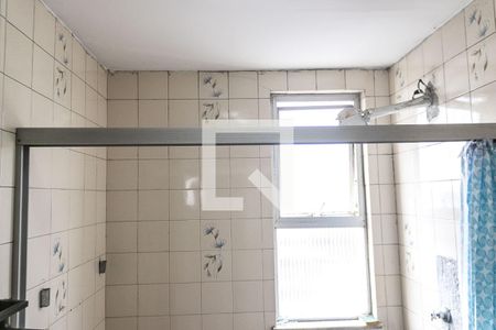 Banheiro de apartamento para alugar com 1 quarto, 48m² em Itapuã, Salvador