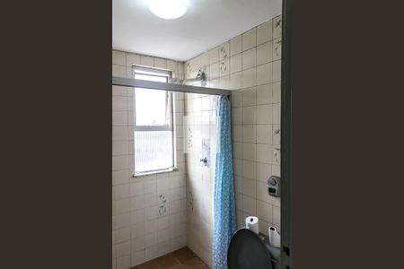 Banheiro de apartamento para alugar com 1 quarto, 48m² em Itapuã, Salvador