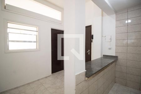 Cozinha/hall de entrada de apartamento à venda com 2 quartos, 28m² em Copacabana, Rio de Janeiro