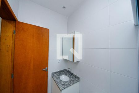 Banheiro de apartamento para alugar com 1 quarto, 30m² em Vila Ivg, São Paulo