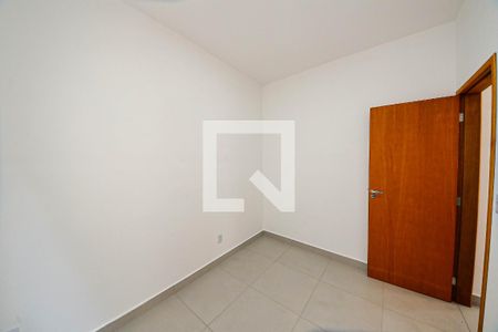 Quarto 2 de apartamento para alugar com 2 quartos, 40m² em Vila Ivg, São Paulo