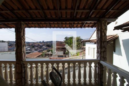 Sacada de casa à venda com 4 quartos, 200m² em Aparecida, Belo Horizonte