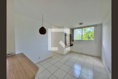 Sala de apartamento para alugar com 3 quartos, 50m² em Vargem Pequena, Rio de Janeiro