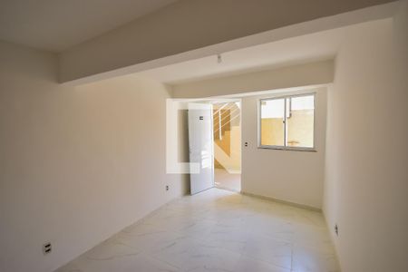 Sala de casa de condomínio para alugar com 1 quarto, 34m² em Piedade, Rio de Janeiro