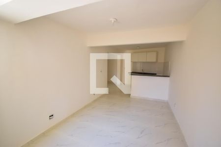 Sala de casa de condomínio para alugar com 1 quarto, 34m² em Piedade, Rio de Janeiro