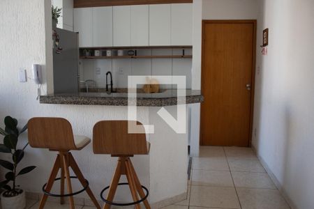 Sala e cozinha  de apartamento para alugar com 2 quartos, 55m² em Vila Urupês, Suzano