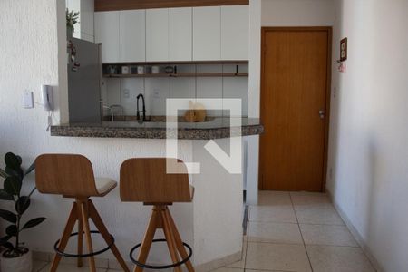 Sala e cozinha de apartamento para alugar com 2 quartos, 55m² em Vila Urupês, Suzano