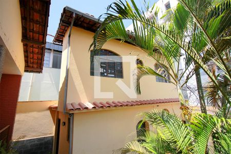 Jardim frente de casa à venda com 5 quartos, 273m² em Ipiranga, Belo Horizonte