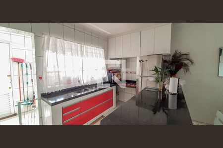 Casa à venda com 125m², 3 quartos e 4 vagas Casa à venda com 125m², 3 quartos e 4 vagasCozinha