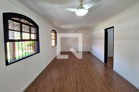 Sala de casa à venda com 4 quartos, 360m² em Maravista, Niterói