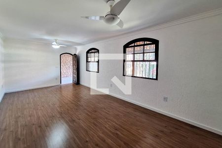 Sala de casa à venda com 4 quartos, 360m² em Maravista, Niterói