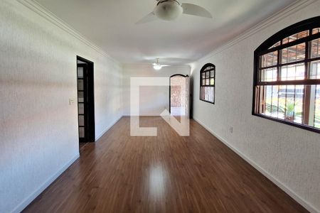 Sala de casa à venda com 4 quartos, 360m² em Maravista, Niterói