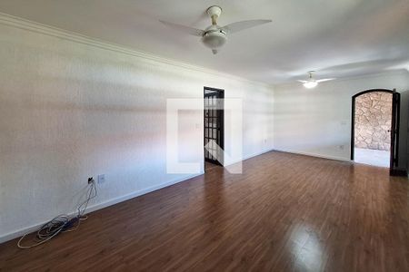 Sala de casa à venda com 4 quartos, 360m² em Maravista, Niterói