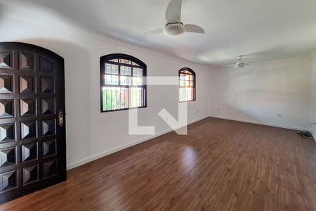 Sala de casa à venda com 4 quartos, 360m² em Maravista, Niterói