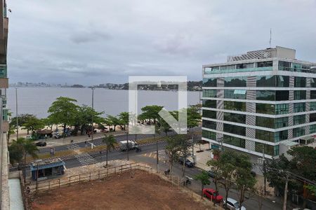 Sala de apartamento para alugar com 2 quartos, 112m² em Charitas, Niterói