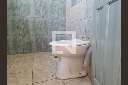 Banheiro Social de casa para alugar com 1 quarto, 30m² em Jardim Jovaia, Guarulhos