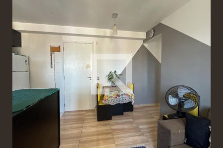 Sala de apartamento para alugar com 2 quartos, 40m² em Vila Zat, São Paulo