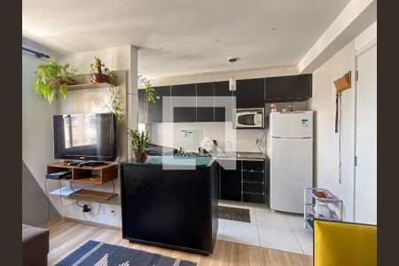 Sala de apartamento para alugar com 2 quartos, 40m² em Vila Zat, São Paulo