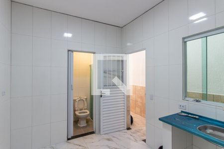 Cozinha de casa para alugar com 1 quarto, 25m² em Vila Jacuí, São Paulo