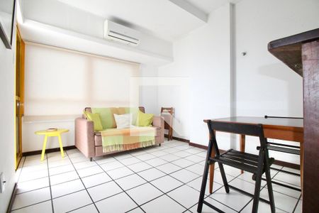 Sala de apartamento para alugar com 1 quarto, 43m² em Dois de Julho, Salvador