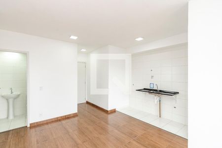 Sala/ Cozinha de apartamento para alugar com 2 quartos, 42m² em Parque Maria Helena, São Paulo