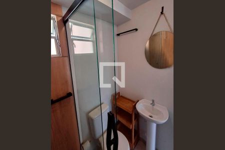 Banheiro de kitnet/studio para alugar com 1 quarto, 30m² em Flor de Nápolis, São José