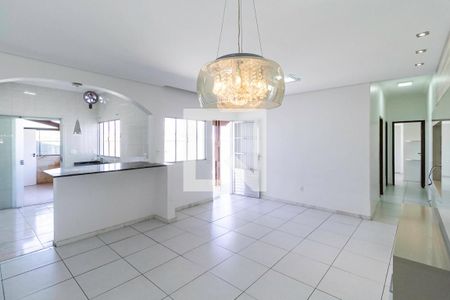 Sala de casa para alugar com 2 quartos, 104m² em Santa Amelia, Belo Horizonte