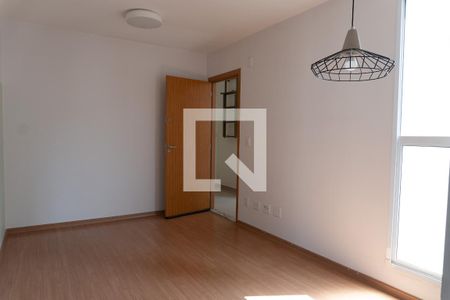 sala de apartamento para alugar com 2 quartos, 40m² em Cabral, Contagem