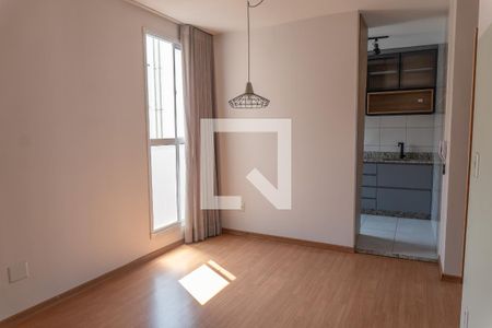 Sala de apartamento para alugar com 2 quartos, 40m² em Cabral, Contagem