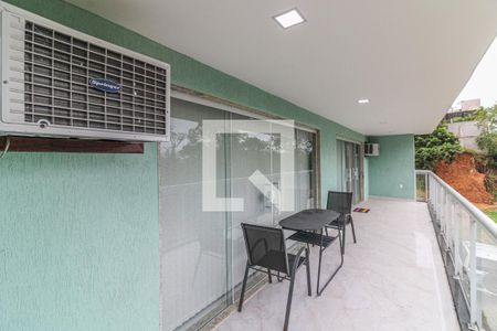 Varanda de casa de condomínio para alugar com 5 quartos, 200m² em Vargem Grande, Rio de Janeiro