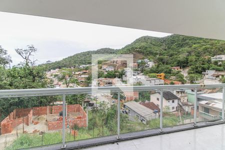 Varanda de casa de condomínio para alugar com 5 quartos, 200m² em Vargem Grande, Rio de Janeiro