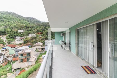 Varanda de casa de condomínio para alugar com 5 quartos, 200m² em Vargem Grande, Rio de Janeiro