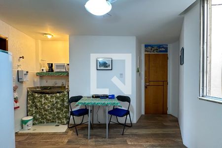 Sala de apartamento para alugar com 1 quarto, 32m² em Copacabana, Rio de Janeiro