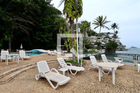 Casa para alugar com 179m², 3 quartos e 3 vagas Casa para alugar com 179m², 3 quartos e 3 vagasÁrea comum - Piscina