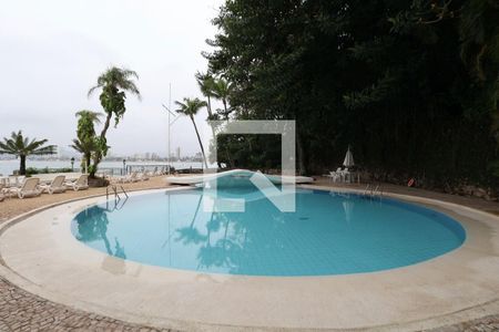 Casa para alugar com 179m², 3 quartos e 3 vagas Casa para alugar com 179m², 3 quartos e 3 vagasÁrea comum - Piscina