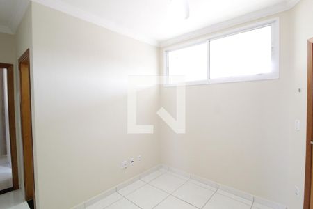 Sala de apartamento para alugar com 2 quartos, 50m² em Santa Mônica, Uberlândia