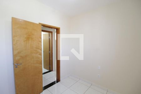 Quarto 1 de apartamento para alugar com 2 quartos, 50m² em Santa Mônica, Uberlândia