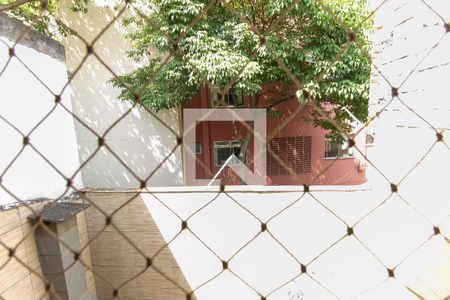 Vista Sala de casa de condomínio à venda com 2 quartos, 100m² em Vila Carmosina, São Paulo