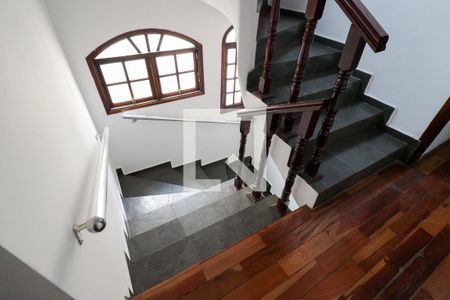 Escada de casa para alugar com 3 quartos, 230m² em Jardim Franca, São Paulo