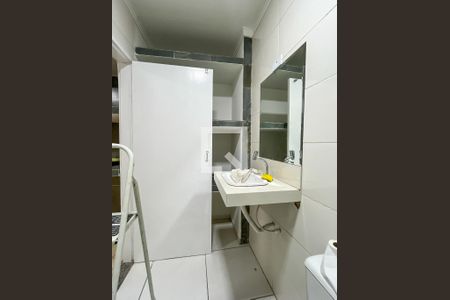 Banheiro de casa para alugar com 1 quarto, 75m² em Jardim Regina, São Paulo