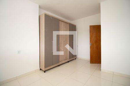 Quarto 1 de apartamento para alugar com 2 quartos, 100m² em Colônia Agrícola Samambaia, Brasília