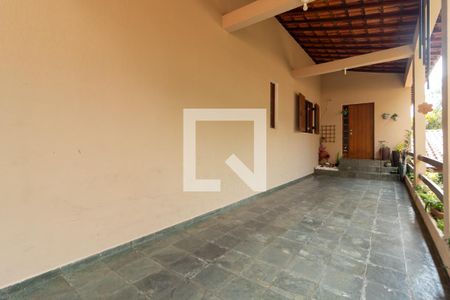 Casa para alugar com 300m², 4 quartos e 6 vagas Casa para alugar com 300m², 4 quartos e 6 vagasGaragem