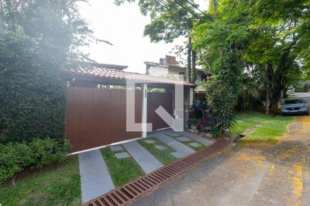 Casa para alugar com 300m², 4 quartos e 6 vagas Casa para alugar com 300m², 4 quartos e 6 vagasFachada