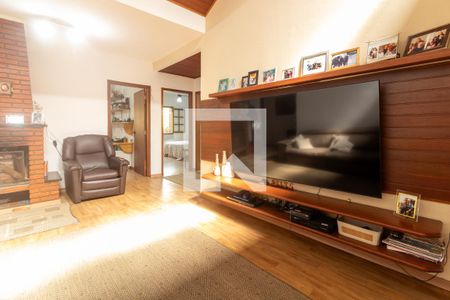 Casa para alugar com 300m², 4 quartos e 6 vagas Casa para alugar com 300m², 4 quartos e 6 vagasSala de TV