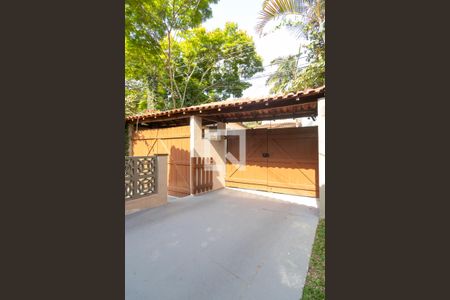 Casa para alugar com 300m², 4 quartos e 6 vagas Casa para alugar com 300m², 4 quartos e 6 vagasGaragem
