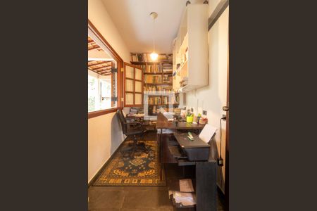 Casa para alugar com 300m², 4 quartos e 6 vagas Casa para alugar com 300m², 4 quartos e 6 vagasEscritório