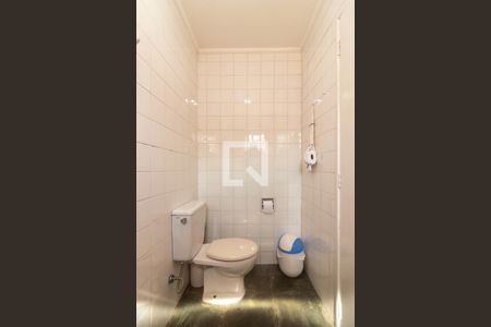 Casa para alugar com 300m², 4 quartos e 6 vagas Casa para alugar com 300m², 4 quartos e 6 vagasBanheiro de serviço